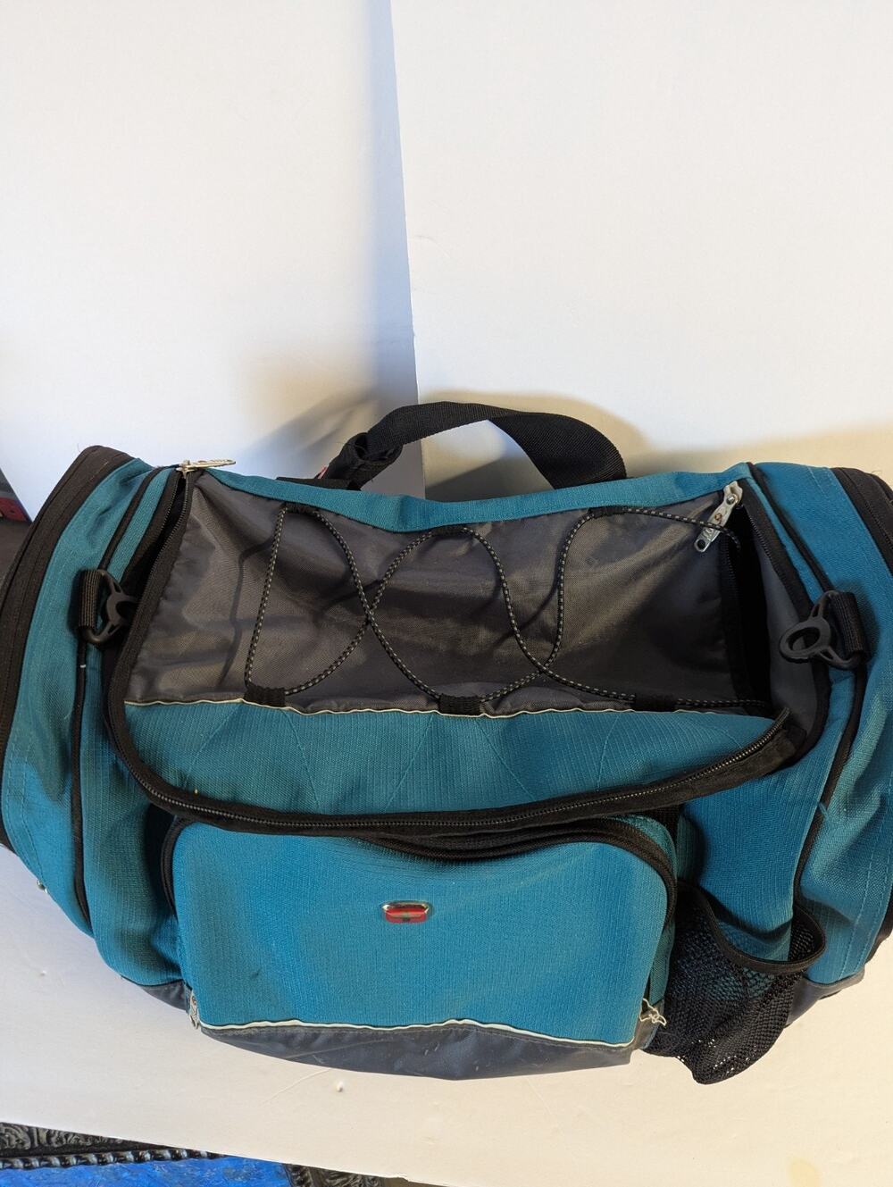 SWISSGEAR Teal Black Duffel Travel Bag Shoulder Strap Multi Pockets top for coat